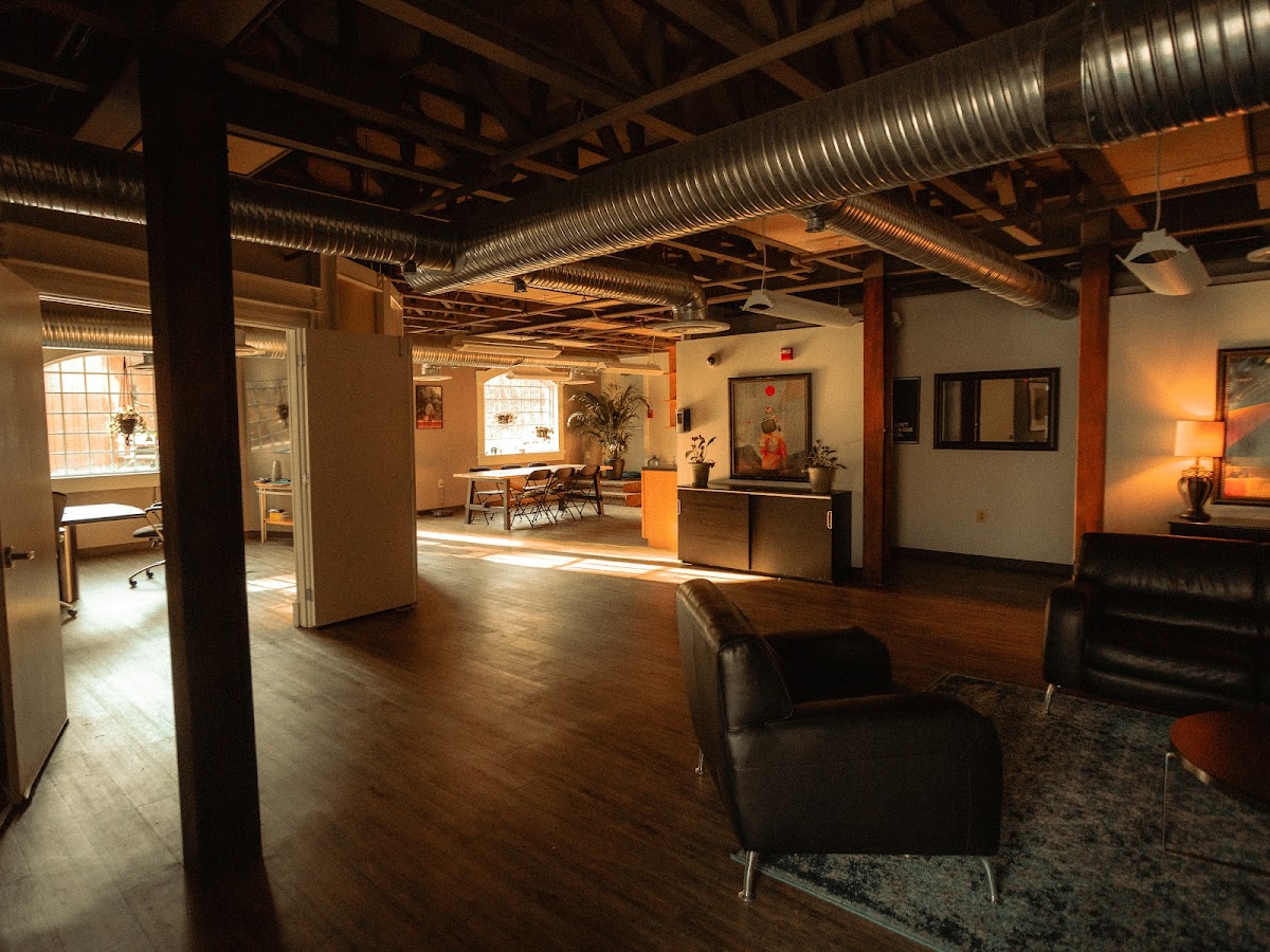 Glass House - Photo 6