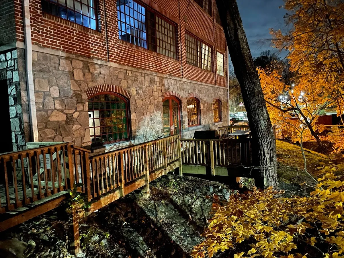 Glass House - Photo 3